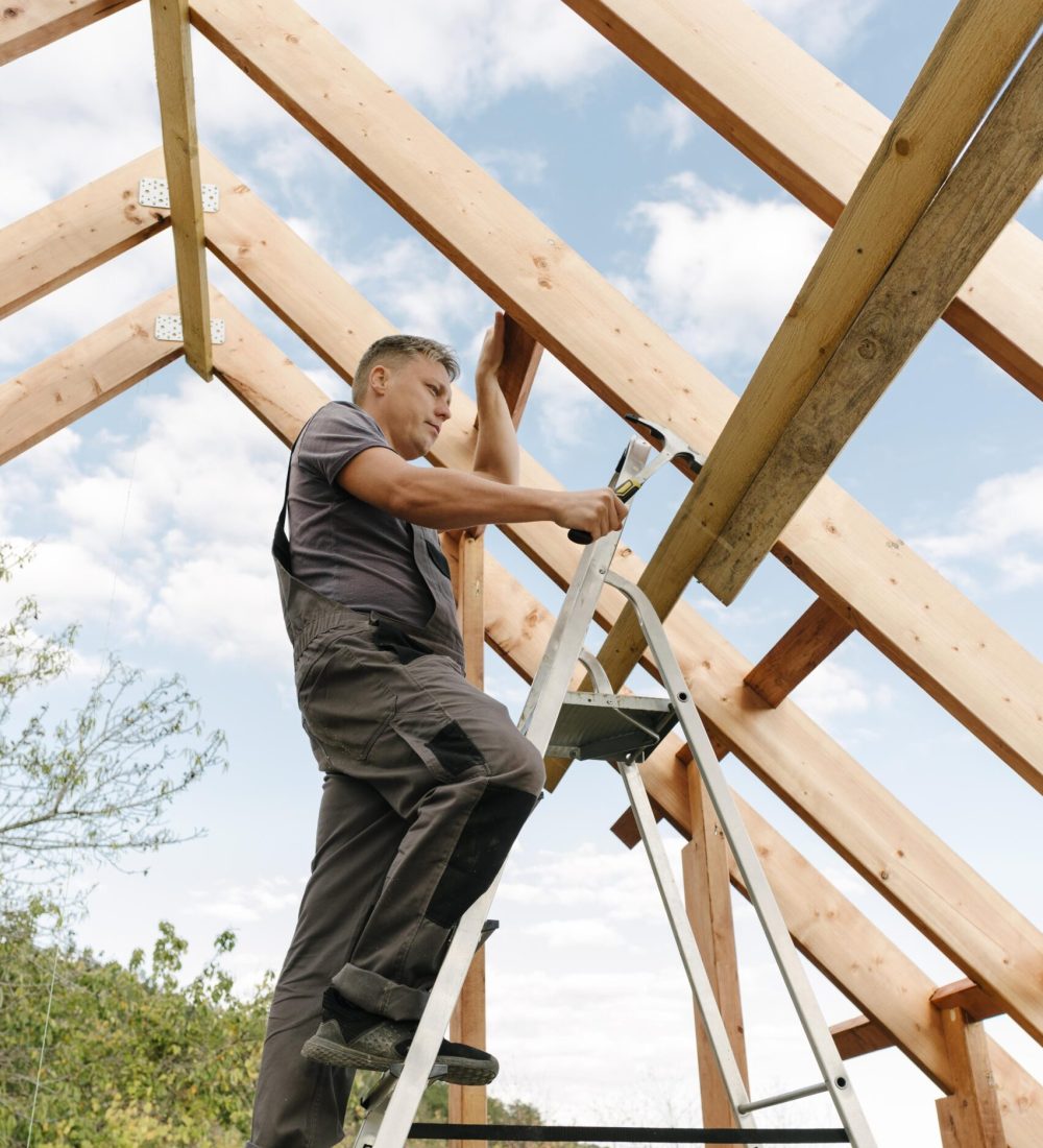 Arbeiter-Gebäude-Dach-Haus